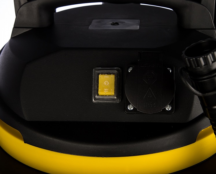 Пылесос Корвет 367 влажная и сухая уборка, розетка для электроинструмента