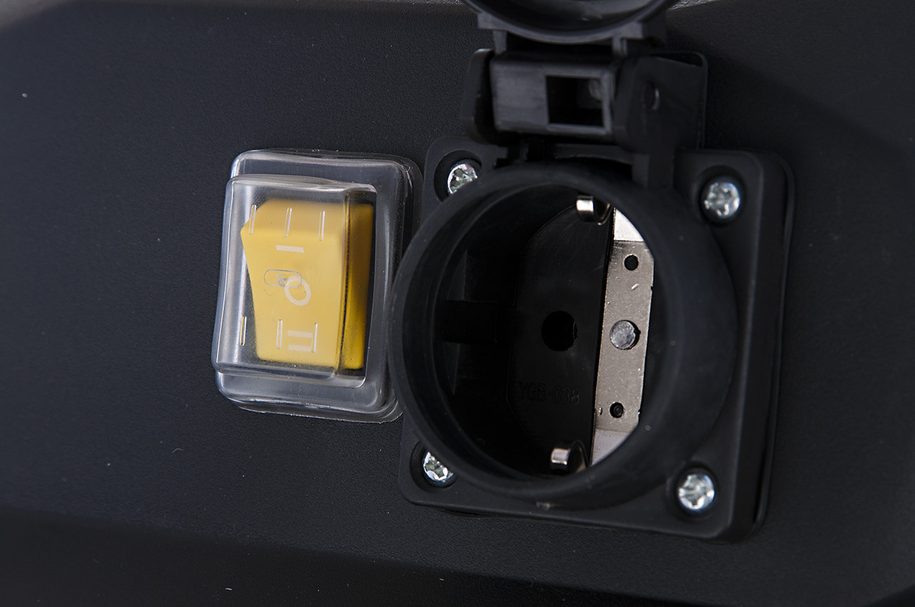 Пылесос Корвет 365 (влажная, сухая уборка + розетка)