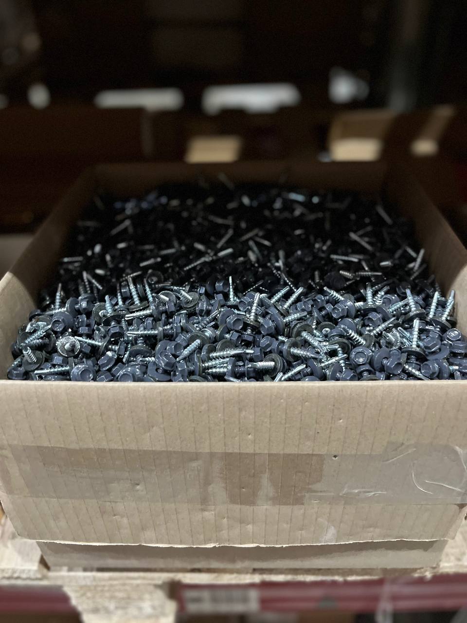 Саморез кровельный 4,8x35 по дереву RAL 7024 (графитовый серый), К УТ-00016220 - детальное фото товара