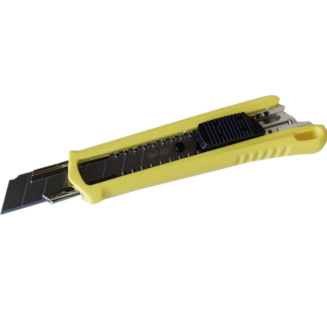 Нож со сменным лезвием ЭНКОР 18мм пластиковый корпус 9665